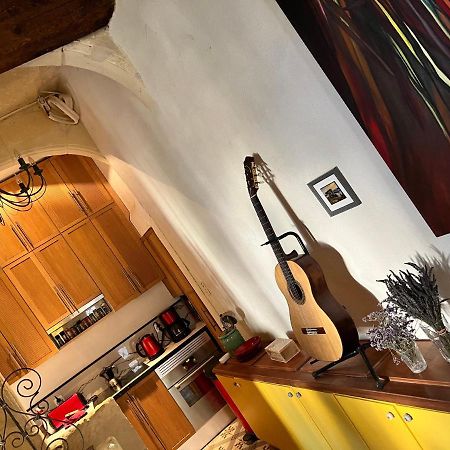 Le Donjon De La Roquette Apartment อาร์ลส์ ภายนอก รูปภาพ