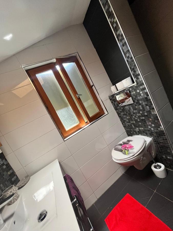 Le Donjon De La Roquette Apartment อาร์ลส์ ภายนอก รูปภาพ