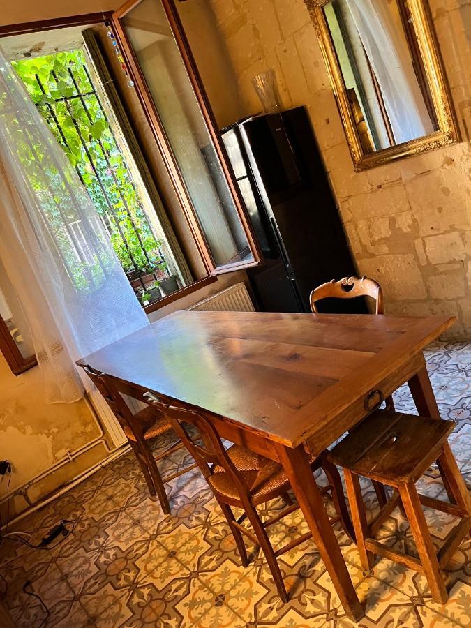 Le Donjon De La Roquette Apartment อาร์ลส์ ภายนอก รูปภาพ